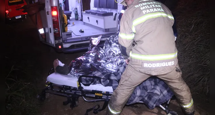 Bombeiros combateram o fogo e a vítima foi socorrida pelo Samu