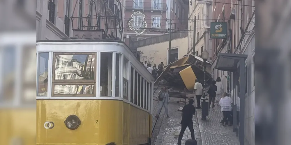 O Elevador da Glória tem capacidade para transportar até 42 pessoas e é um dos ícones de Lisboa