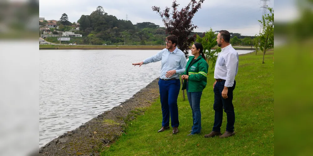 Da esquerda para a direita, o secretário Luiz Henrique Honesko (Infraestrutura), a secretária Carla Kristki (Meio Ambiente) e o presidente Rafael Mansani (Instituto de Pesquisa e Planejamento Urbano)