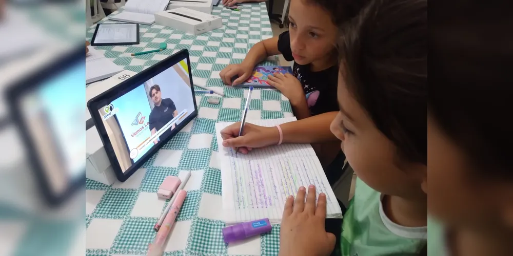 Vários recursos contribuem para estudo dos educandos.