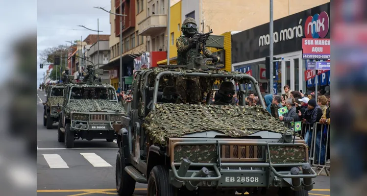 Com desfile cívico, PG celebra o 7 de Setembro na ‘Vicente Machado’
