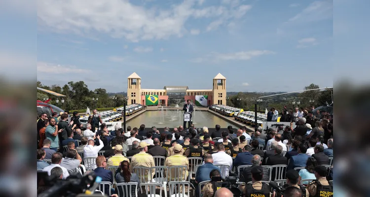 O governador Carlos Massa Ratinho Junior e o secretário da Segurança Pública, Hudson Leôncio Teixeira, anunciam mais um grande pacote de investimentos para as forças policiais e de salvamento do Estado. Um grande evento nesta terça-feira (16), no Parque Tanguá, em Curitiba