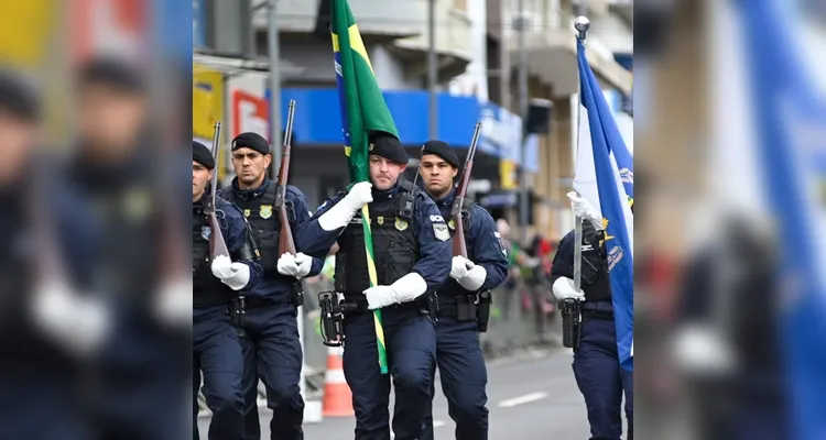 A Guarda Civil Municipal também brilhou na Avenida Vicente Machado durante o desfile.