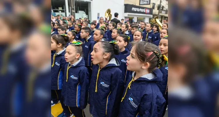O Desfile Cívico-Militar do 7 de setembro começou de um jeito especial: com as crianças das Escolas Municipais.