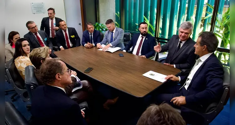 Prefeitos estiveram reunidos com o deputado federal Beto Richa.