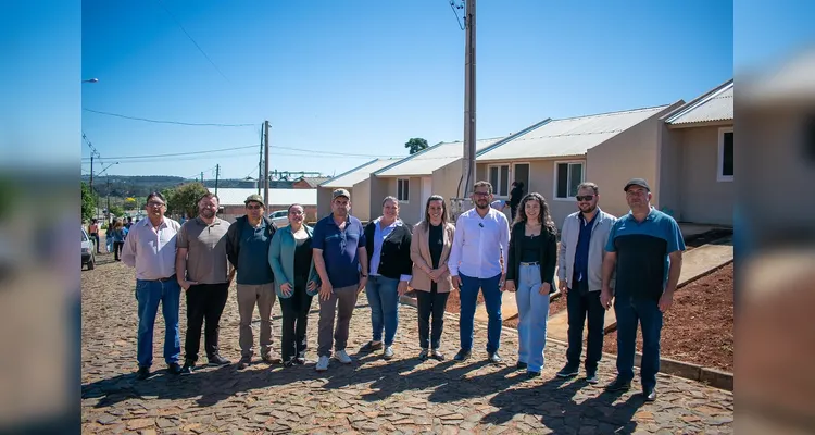 A cerimônia contou com a presença do prefeito Douglas Modesto (PL) e demais lideranças municipais.
