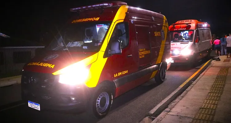 Jovem dá ‘grau’, carro colide com moto e garupa fica gravemente ferida em PG