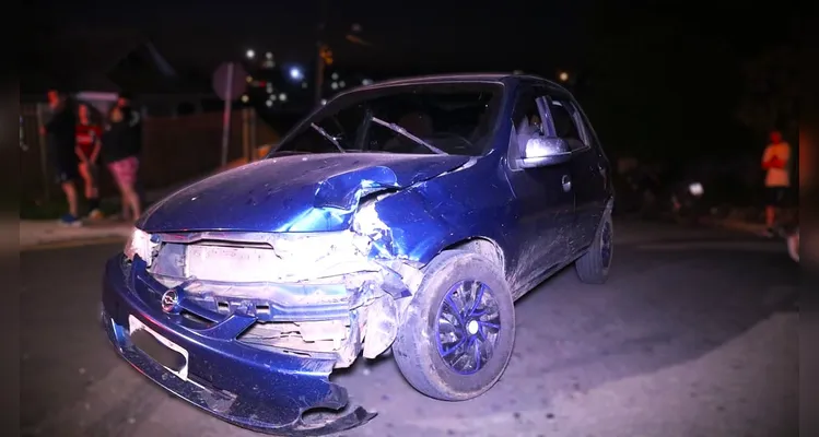 Jovem dá ‘grau’, carro colide com moto e garupa fica gravemente ferida em PG