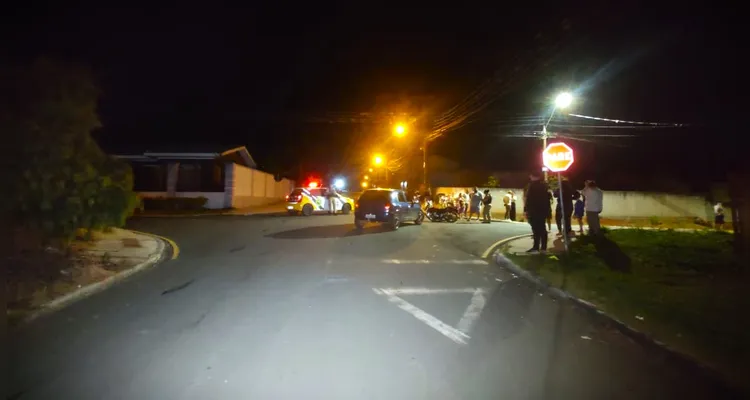 Jovem dá ‘grau’, carro colide com moto e garupa fica gravemente ferida em PG