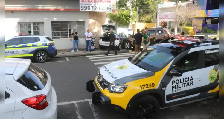Veja fotos de acidente que deixou motorista enclausurado em carro em PG