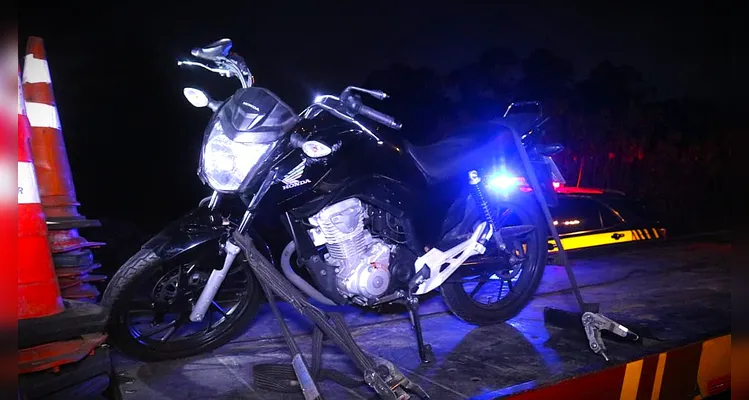 Motociclista colide ‘em cheio’ com carro e fica ferido em Ponta Grossa