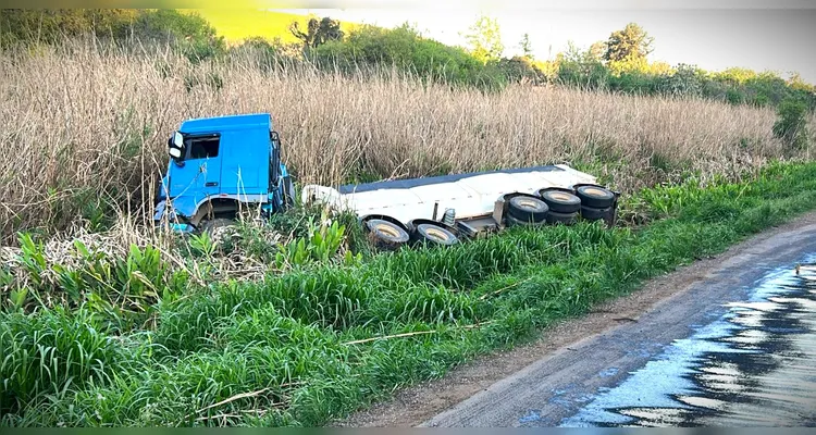Fotos revelam detalhes de grave acidente na BR-376 em PG