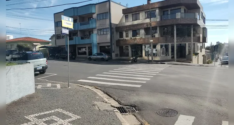 Jovem leva 'paulada' de morador de rua em Ponta Grossa