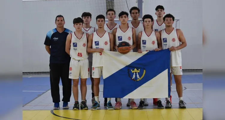 Xadrez de Ponta Grossa fatura três medalhas de ouro no 37º JOJUPs