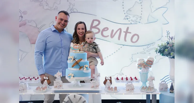 Bruno Meyer Levy e Rosângela Gremski Levy celebraram, no último dia 27, o primeiro aniversário do filho Bento, reunindo familiares e amigos em uma tarde marcada por carinho e alegria. A Coluna RC envia votos de felicidades à família.