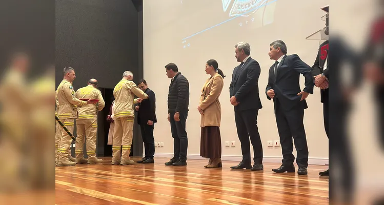 Corpo de Bombeiros entrega Medalhas de Mérito em cerimônia em PG