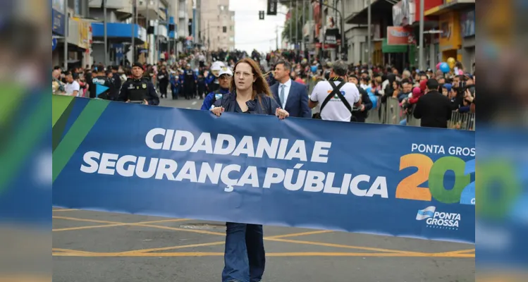 Forças de segurança desfilam no aniversário de PG; veja fotos