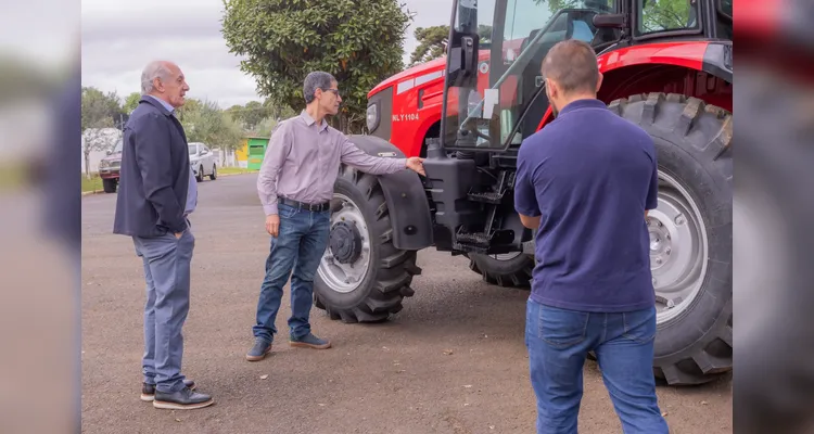Colégio Agrícola recebe trator com tecnologia de última geração