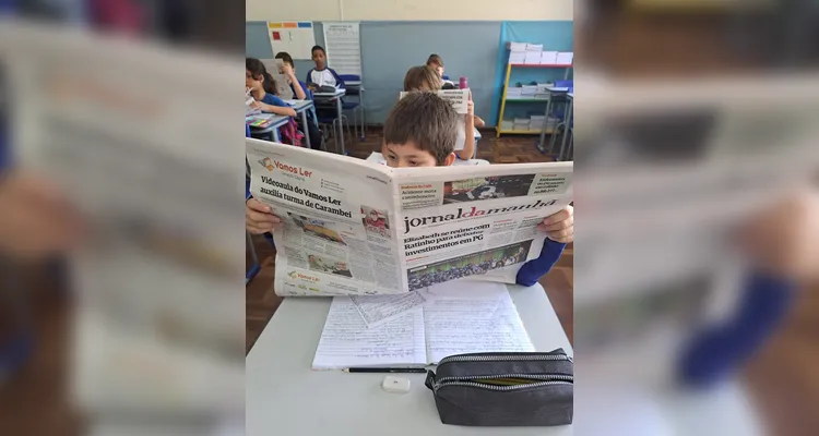 Os alunos se envolveram com a proposta e transformaram a sala de aula em uma verdadeira redação jornalística.