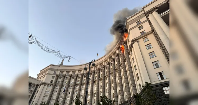 A Rússia realizou neste domingo (7) a maior ofensiva aérea contra a Ucrânia desde o início da guerra.