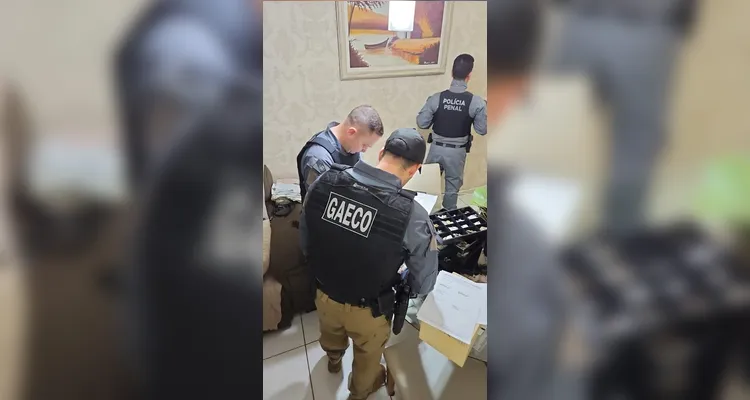 Gaeco cumpre dez mandados de busca e apreensão em operação contra regalias a presos
