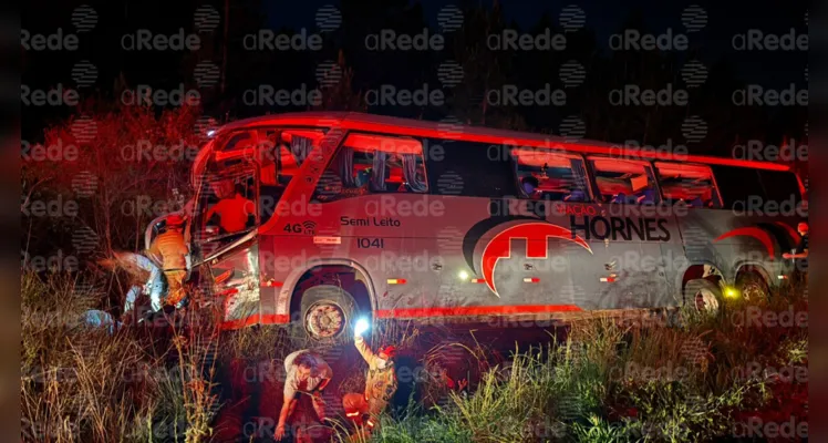 Acidente aconteceu na noite deste domingo (5)