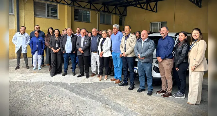 Bakri garante R$ 300 mil e repassa novos veículos à Santa Casa de PG