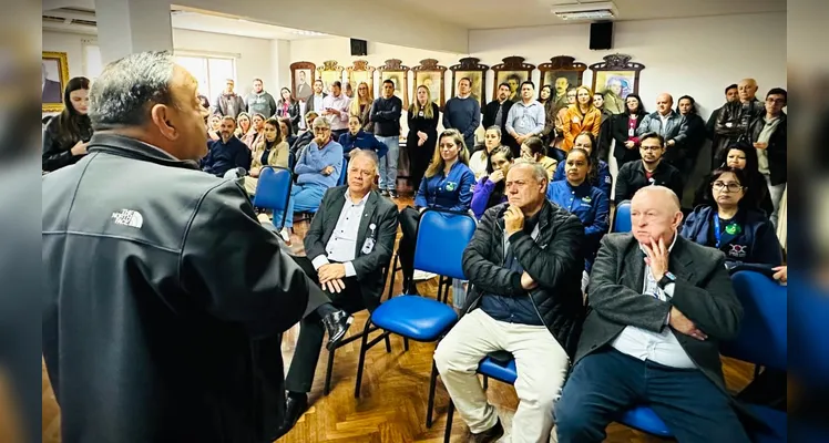 Bakri garante R$ 300 mil e repassa novos veículos à Santa Casa de PG
