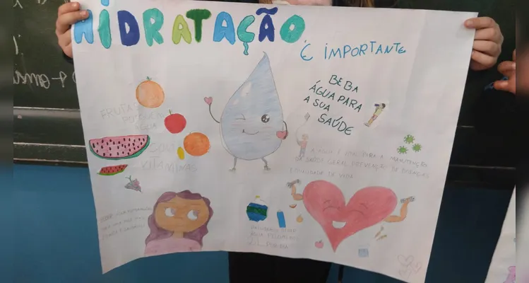 Entre as ações realizadas, os alunos produziram cartazes, fizeram apresentações aos colegas e foram ao lavatória da escola colocar em pratica a higiene das mãos.