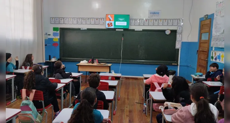 Os estudantes realizaram inúmeras atividades como o plantio de mudas, a germinação de sementes e a utilização dos conteúdos do Vamos Ler.