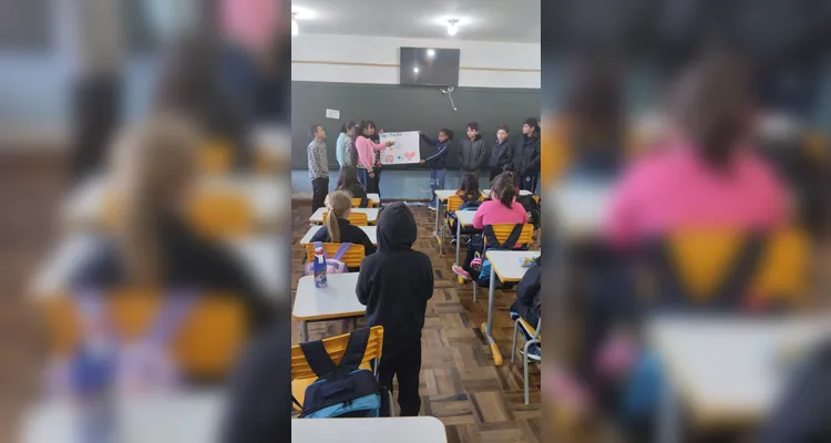 Entre as ações realizadas, os alunos produziram cartazes, fizeram apresentações aos colegas e foram ao lavatória da escola colocar em pratica a higiene das mãos.