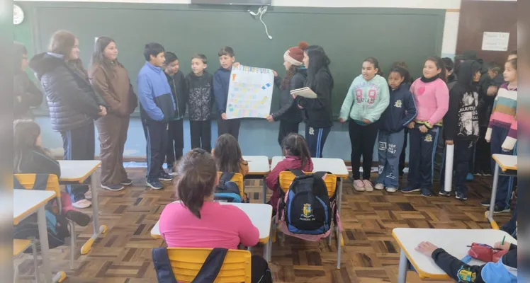 Entre as ações realizadas, os alunos produziram cartazes, fizeram apresentações aos colegas e foram ao lavatória da escola colocar em pratica a higiene das mãos.