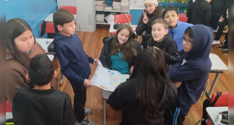 Entre as ações realizadas, os alunos produziram cartazes, fizeram apresentações aos colegas e foram ao lavatória da escola colocar em pratica a higiene das mãos.