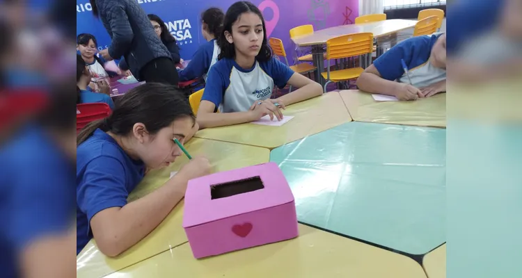 A proposta foi realizada de forma leve e buscou sanar todas as dúvidas das alunas.