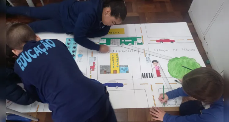 Através das atividades realizadas, os estudantes se engajaram nas discussões e debates e solidificaram importantes saberes.