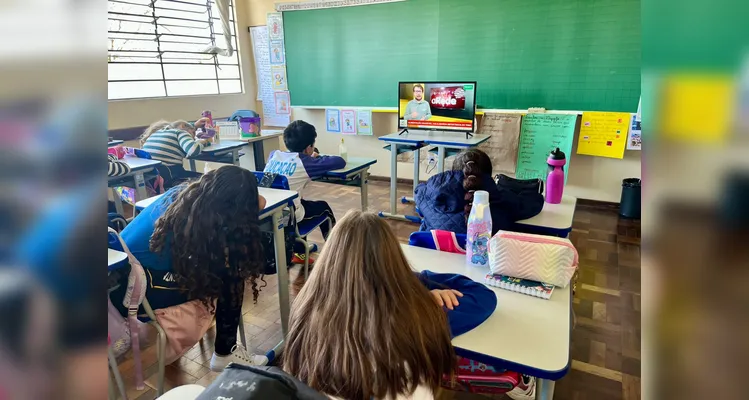 A videoaula do Vamos Ler e Unimed PG foi um dos materiais utilizados pela turma para se aprofundar na temática.