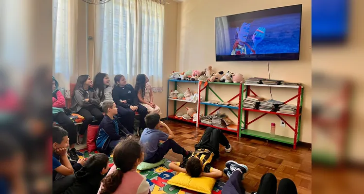 Um filme também auxiliou as ações da turma.