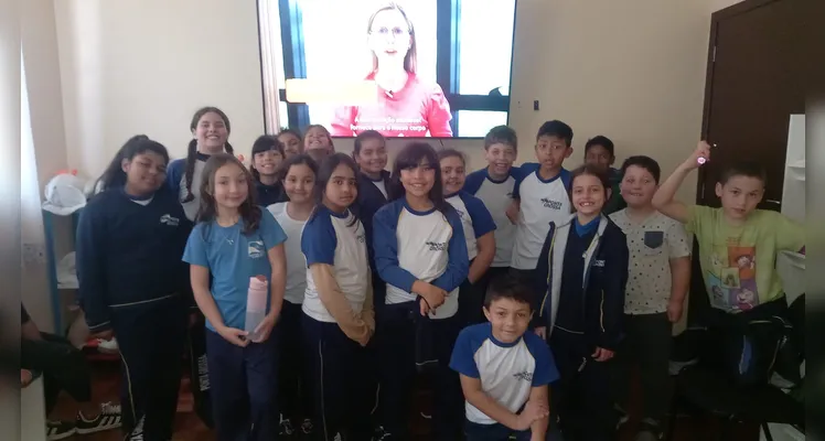 A proposta realizada pela turma incluiu, além do uso da videoaula do Vamos Ler,  a realização de textos coletivos, gráficos e reflexões.