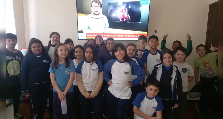 A proposta realizada pela turma incluiu, além do uso da videoaula do Vamos Ler,  a realização de textos coletivos, gráficos e reflexões.