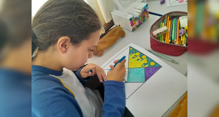 A turma também utilizou o Tangram para a confecção de desenhos.