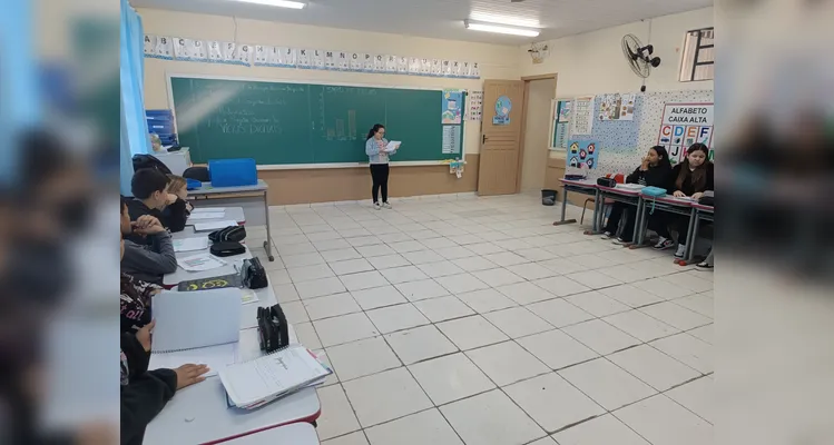 Trabalho interdisciplinar movimentou educandos em sala de aula.