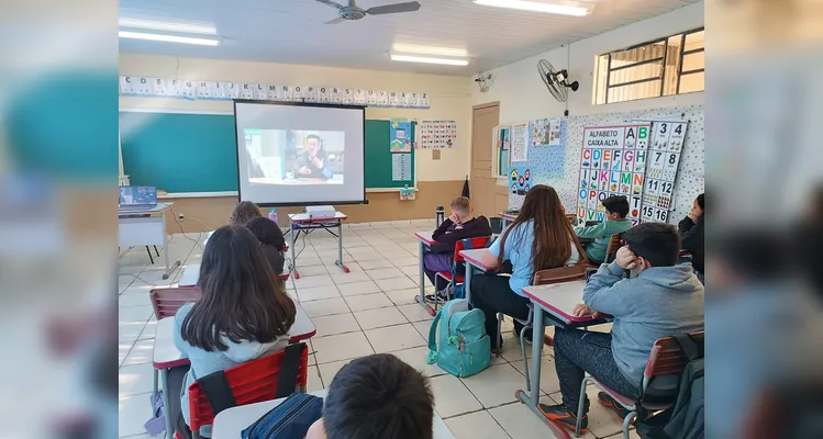 Trabalho interdisciplinar movimentou educandos em sala de aula.
