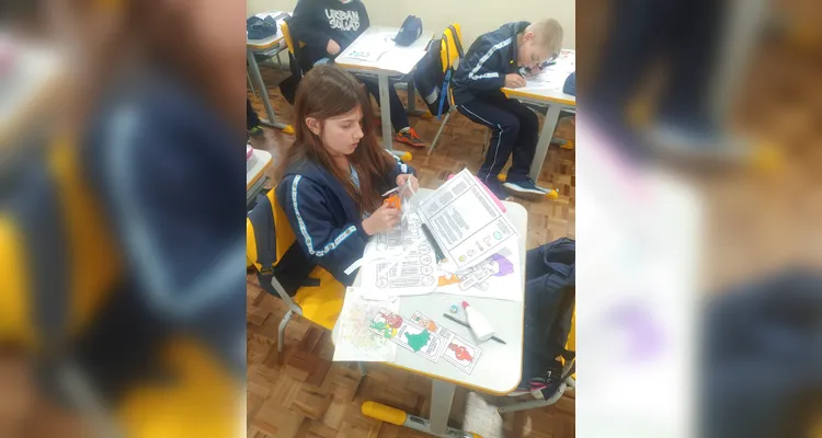 Confira alguns registros do trabalho dos educandos com a temática.