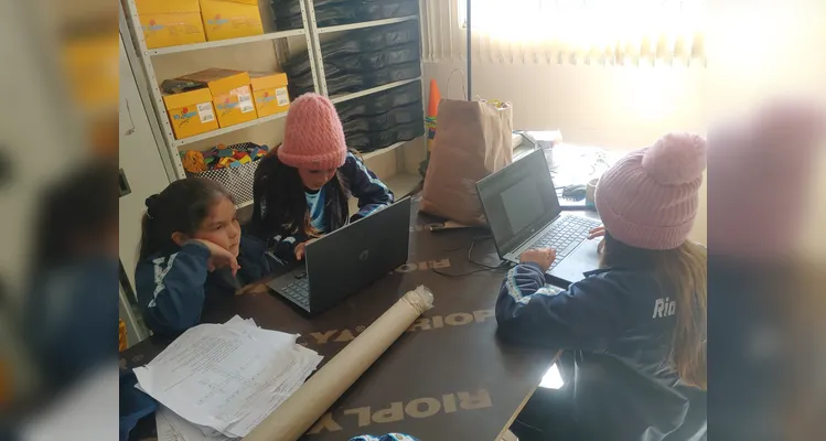 Confira alguns registros do trabalho dos educandos com a temática.