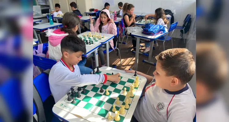 Do físico ao digital, educandos puderam se divertir e aprender como jogo milenar.
