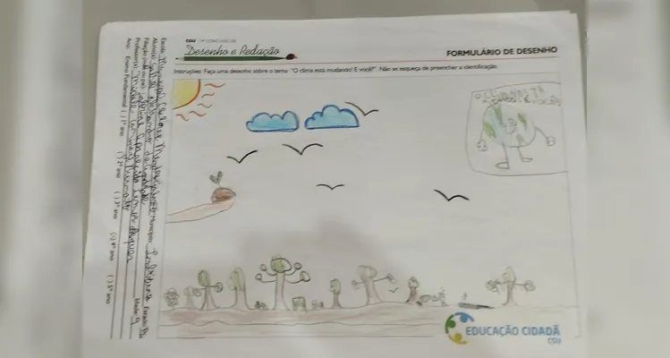 Confira as produções artísticas dos alunos em sala de aula.
