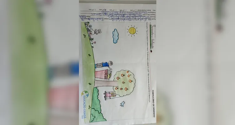 Confira as produções artísticas dos alunos em sala de aula.