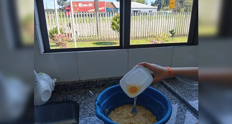 Teoria, com videoaula, e prática, com confecção de bolo, engajaram estudantes dentro do assunto.
