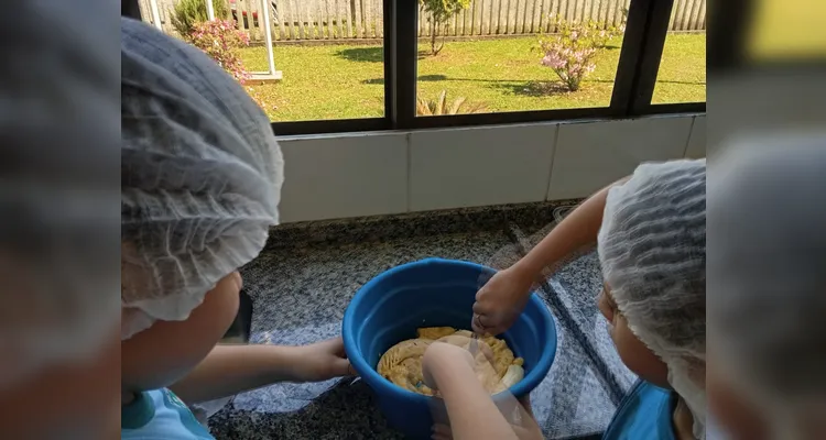 Teoria, com videoaula, e prática, com confecção de bolo, engajaram estudantes dentro do assunto.
