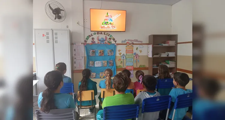 Teoria, com videoaula, e prática, com confecção de bolo, engajaram estudantes dentro do assunto.